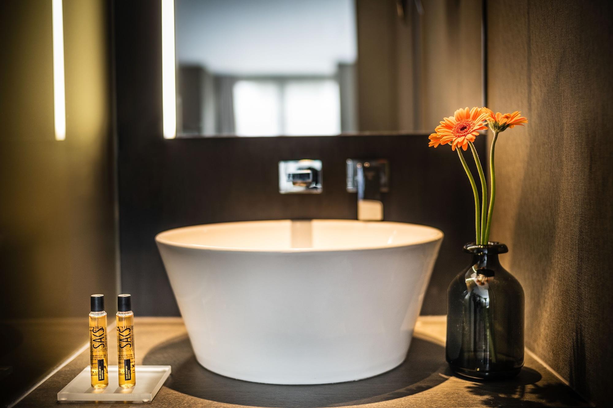 Saks Urban Design Hotel Frankfurt Франкфурт на Майн Екстериор снимка