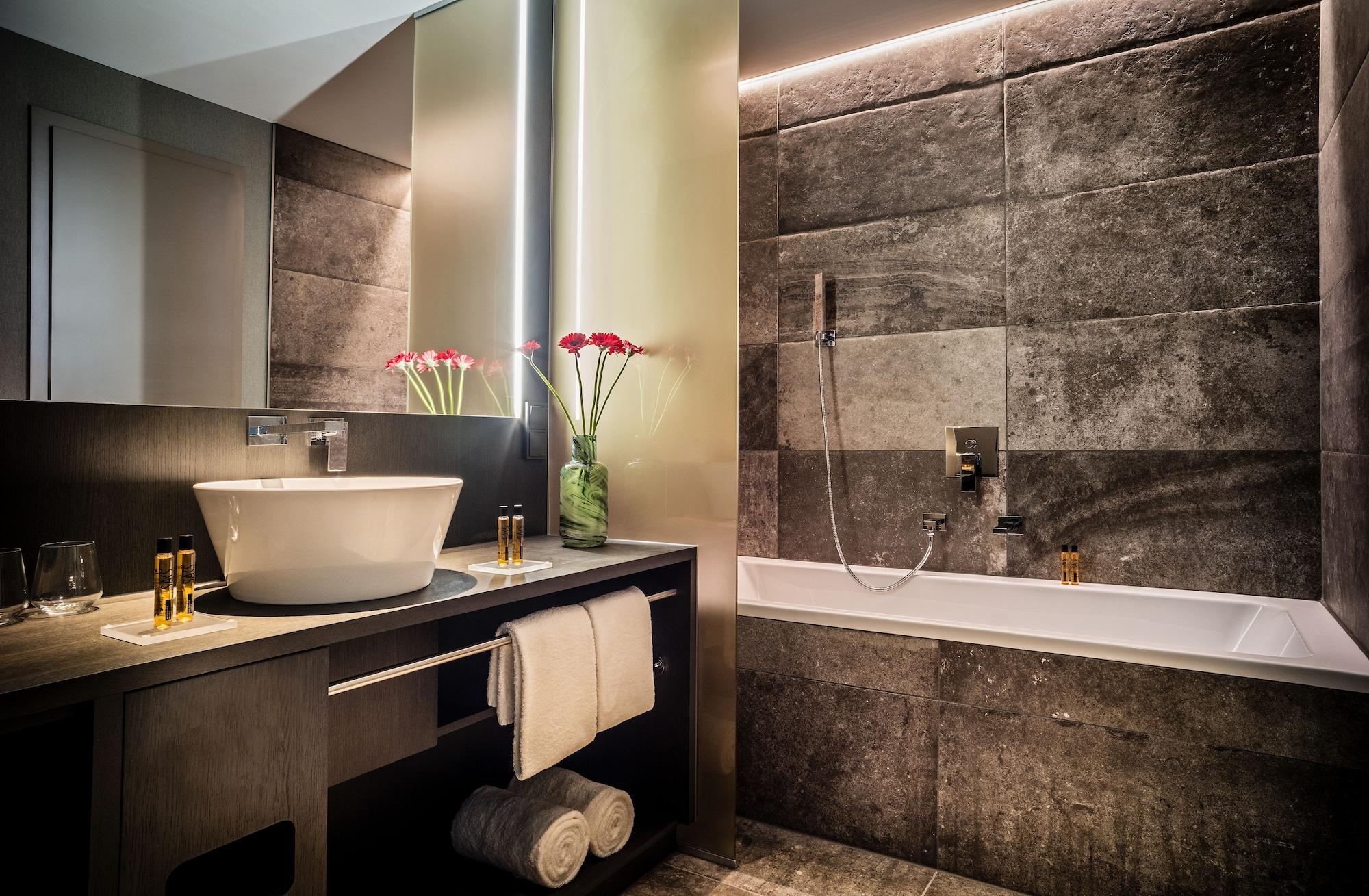 Saks Urban Design Hotel Frankfurt Франкфурт на Майн Екстериор снимка